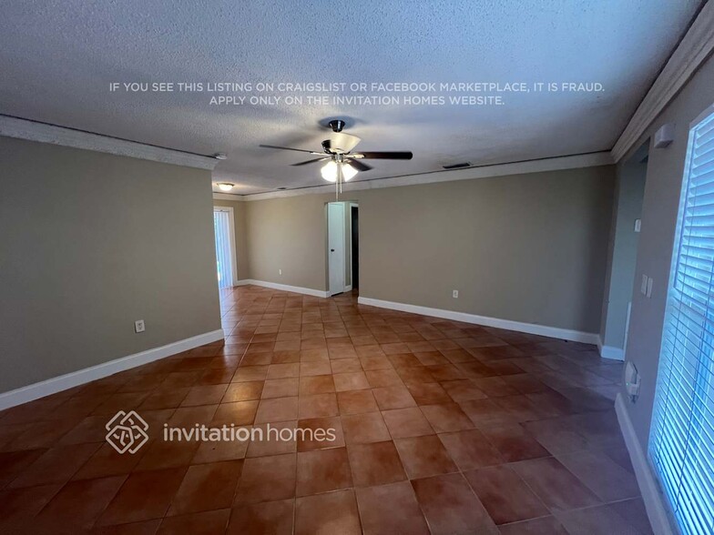 Building Photo - 11360 NW 37th Pl