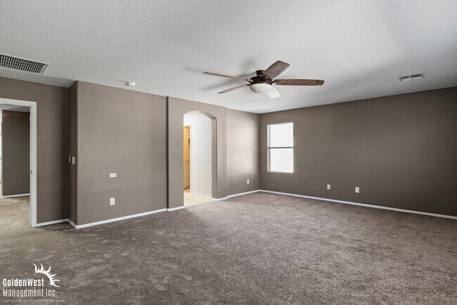 Building Photo - Stunning 4Bdm 3Ba Home with Modern Features in Waddell!