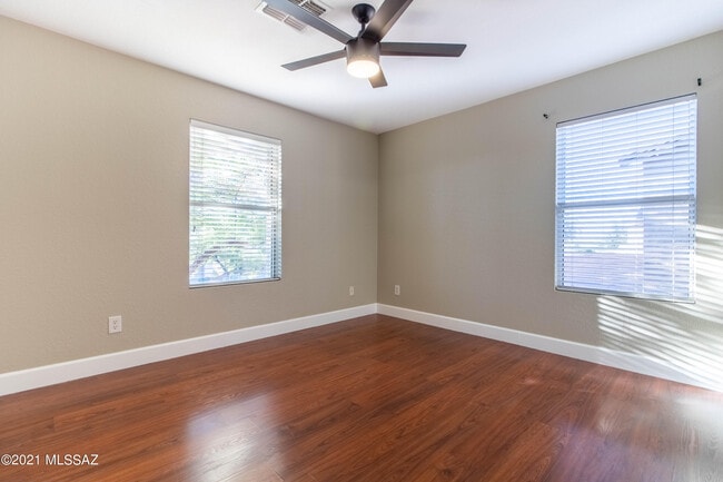 Building Photo - 7043 S Gull Ln