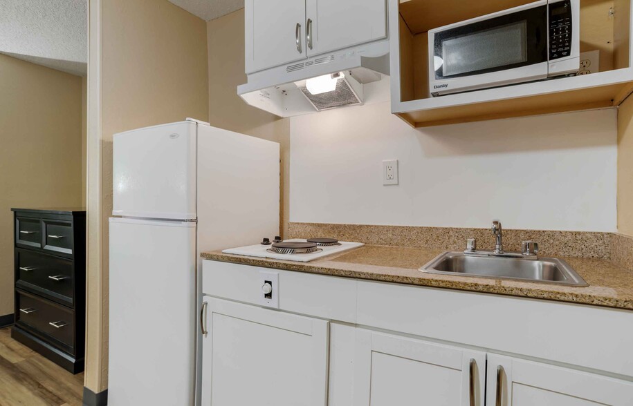 Building Photo - Furnished Studio-Chesapeake - Greenbrier C...