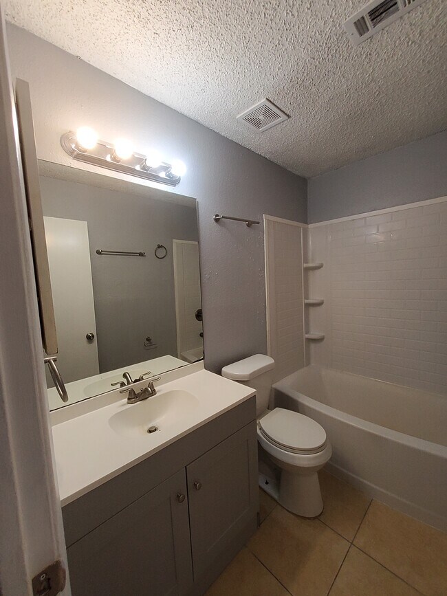 Building Photo - 10151 Inwood Hollow Ln