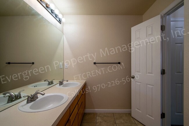 Building Photo - 5225 White Willow Dr