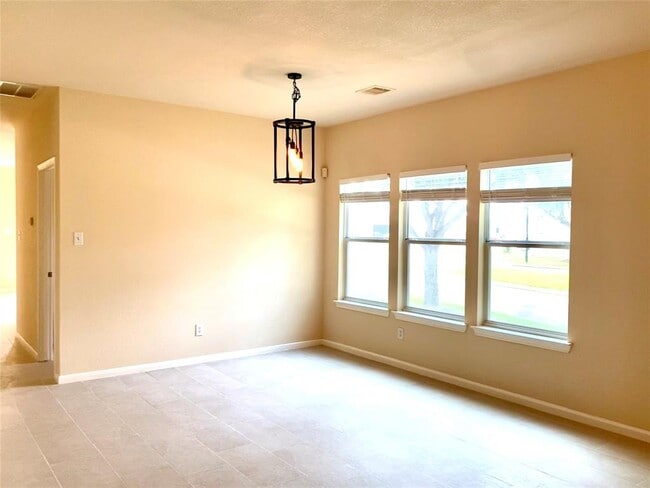 Building Photo - 6222 Settlers Lake Cir E