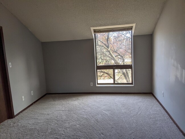 Building Photo - 2104 Melrose Dr