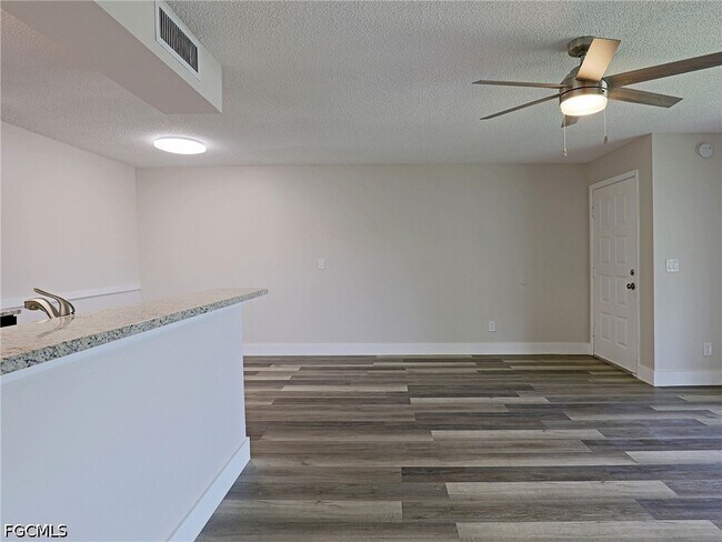 Building Photo - 5303 Summerlin Rd