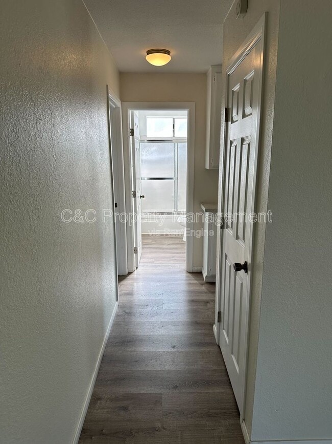 Building Photo - 823 Aspen St