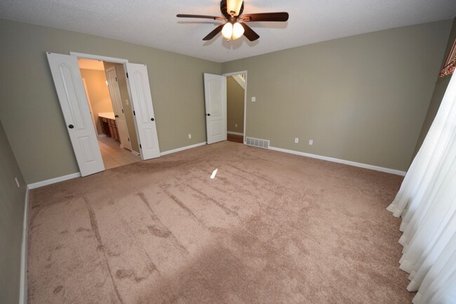 Building Photo - 4 Bedroom, 2.5 Bathroom near Appling and D...