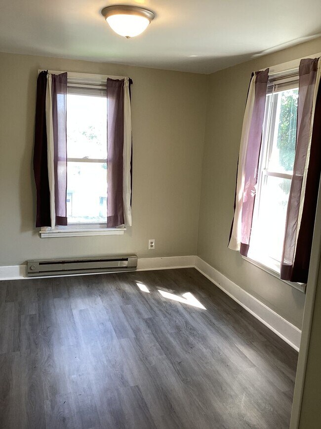 Building Photo - 319 Fairview Ave