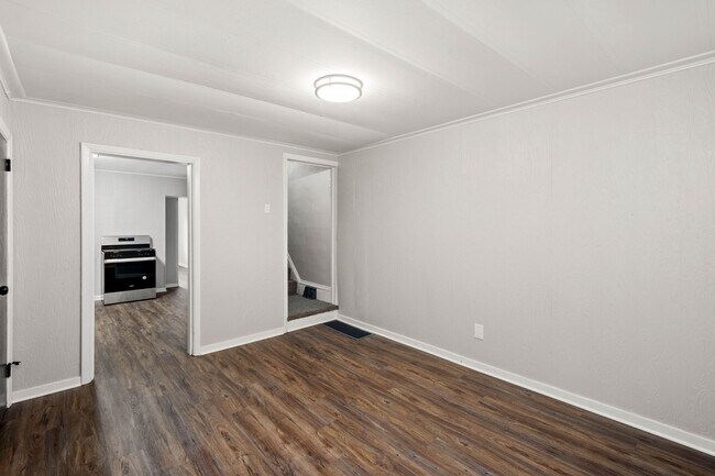 Building Photo - Beautiful 2 Bedroom home in Whitaker available February 1!