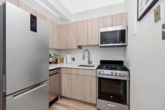 Building Photo - 47 Tileston St
