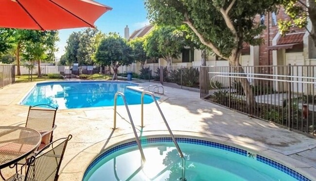 Building Photo - MOVE-IN READY, upgraded 3+3 w/bonus room!