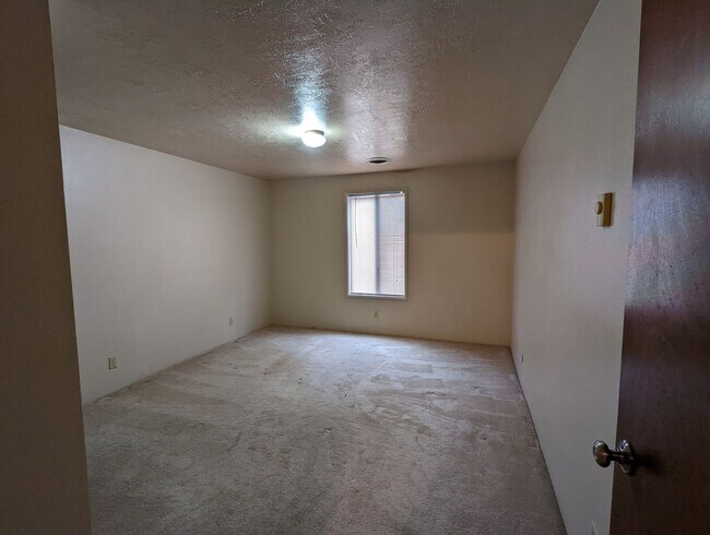 Building Photo - Crestview Duplex