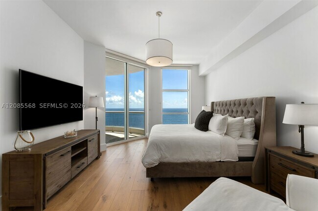 Building Photo - 16047 Collins Ave