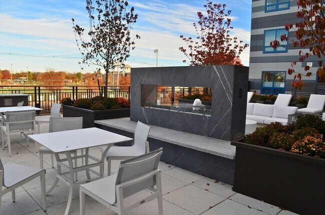 Building Photo - 62 Foundry St