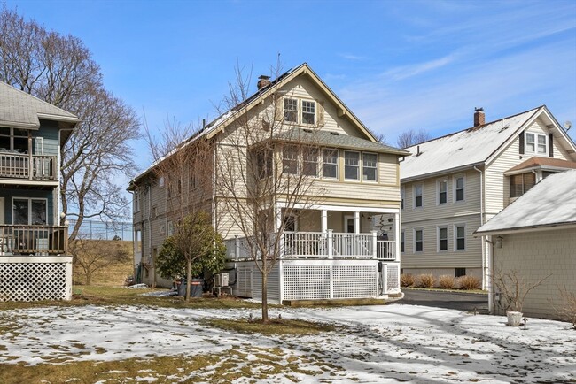 Building Photo - 101 Cushing Ave
