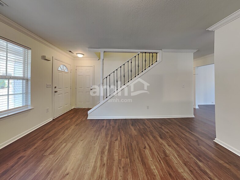 Building Photo - 101 Kingscreek Dr