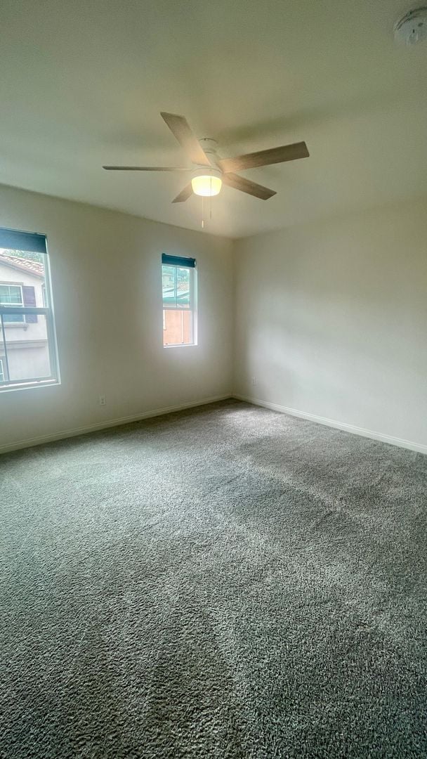 Building Photo - 3 Bdrm, 2.5 Ba Townhouse w/2 Car Attached Garage Available For Rent