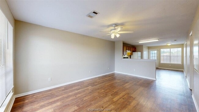 Building Photo - 1507 Hollowhill Drive Unit A