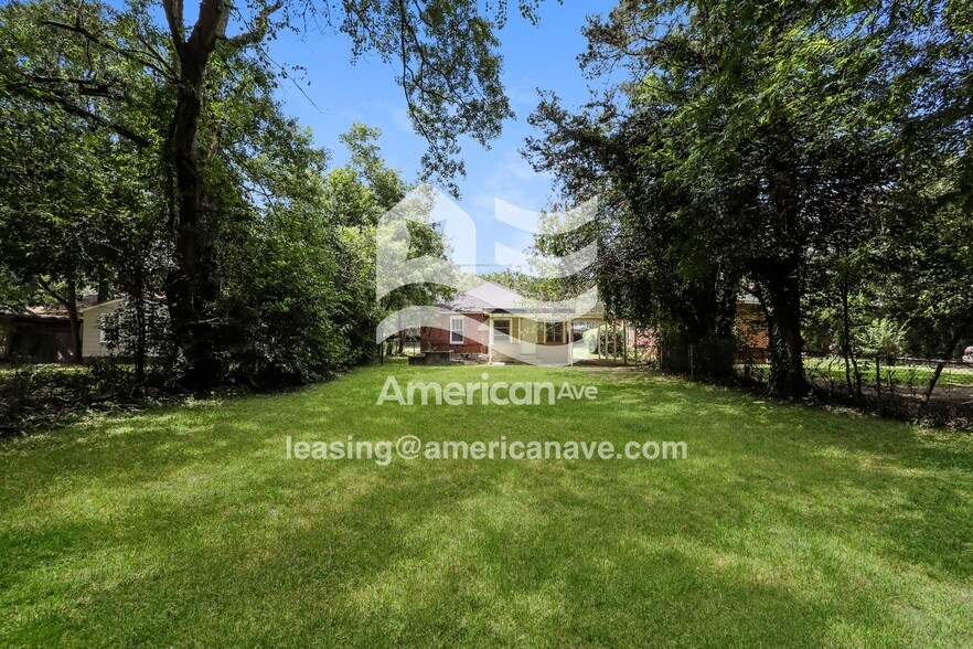 Building Photo - 2418 Gould St