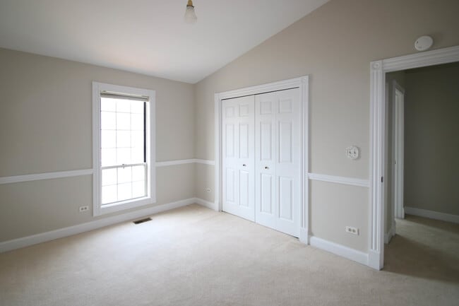 Building Photo - 648 W Parkside Dr