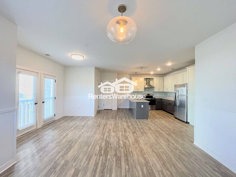 Building Photo - 7922 Shore Dr