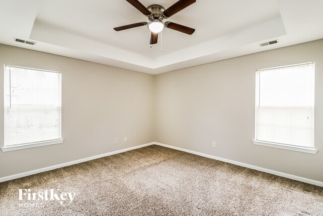 Building Photo - 243 Davis Dr