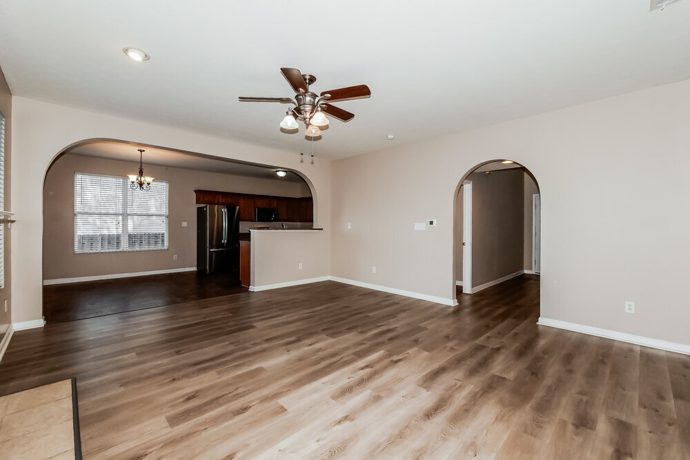 Building Photo - 15559 Old Pond Cir