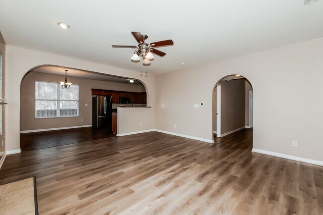 Building Photo - 15559 Old Pond Cir