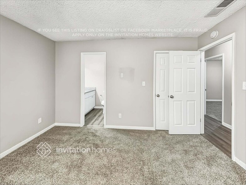 Building Photo - 3166 Robindale Rd