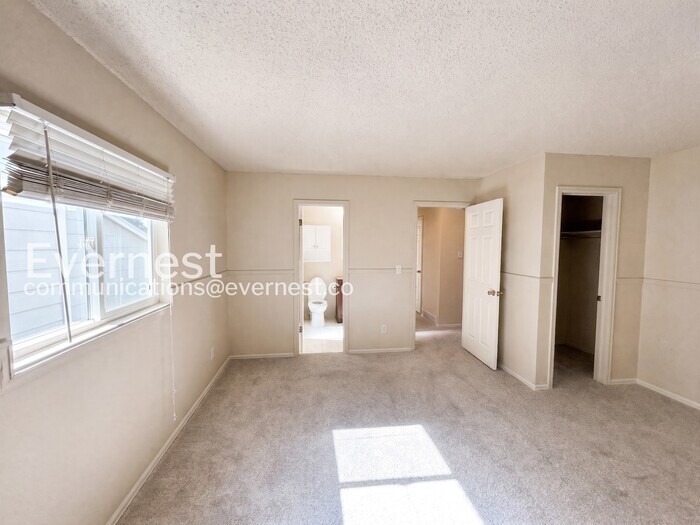 Building Photo - 4260 Dye St