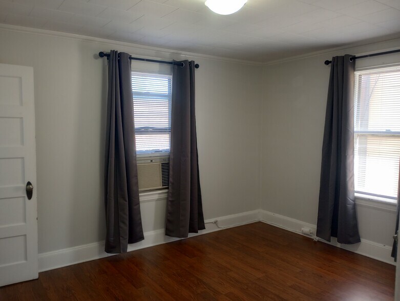 Building Photo - 92 Thorpe St