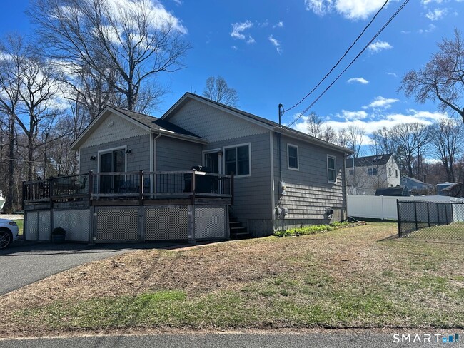 Building Photo - 332 Shore Dr