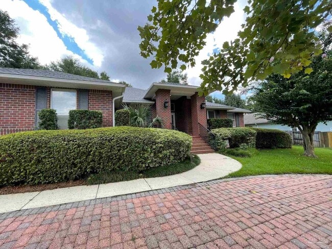 Primary Photo - 5955 Hermitage Dr