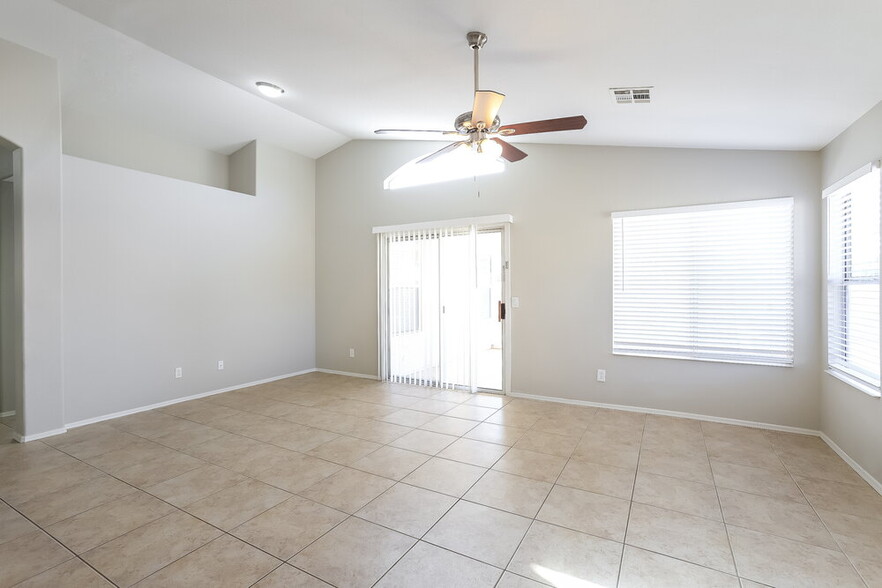 Building Photo - 7427 W Tina Ln