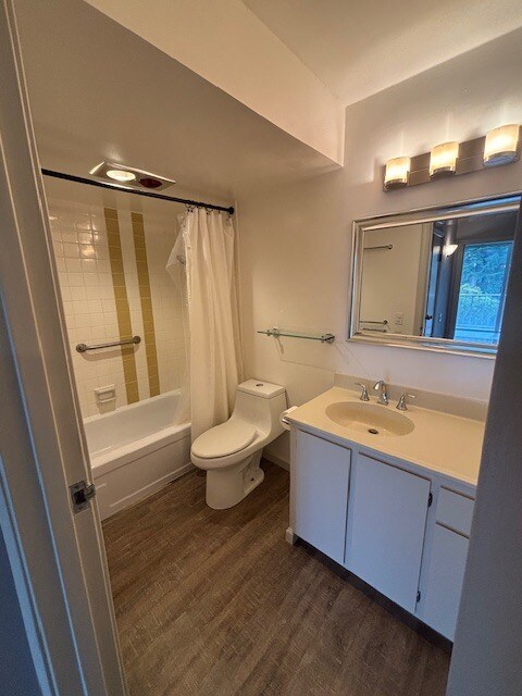 Building Photo - 1 Kelton Ct