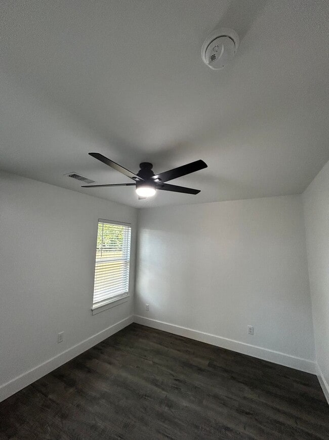 Building Photo - $150 AMAZON GIFT CARD WITH SIGNED LEASE!! - 3B/2B PRE-LEASING FOR AUG 10 MOVE-IN!!