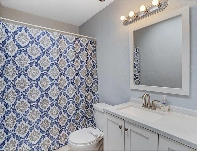 Building Photo - 2-Bed, 1.5-Bath Condo in Convenient El Cajon Location