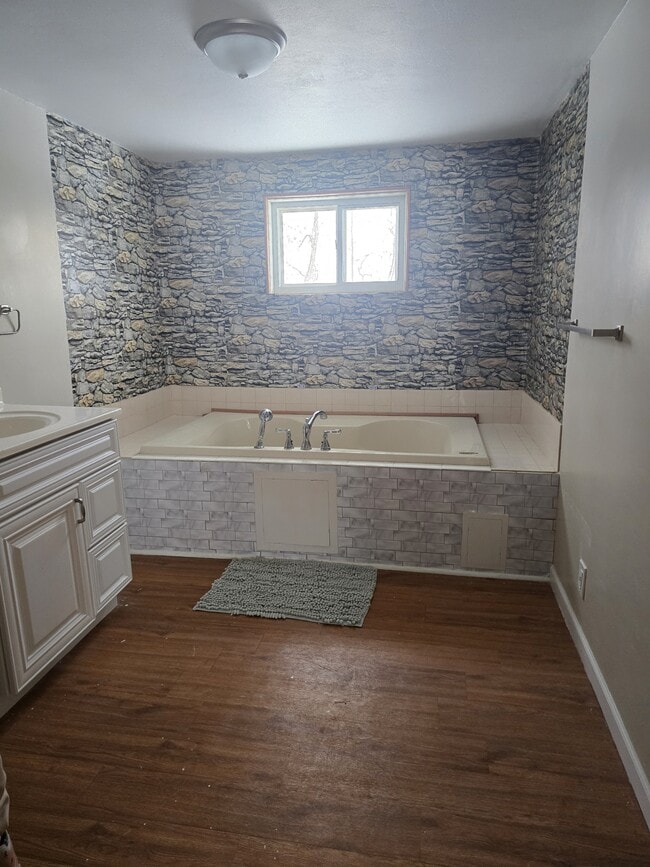 Building Photo - 1102 E Timber Dr