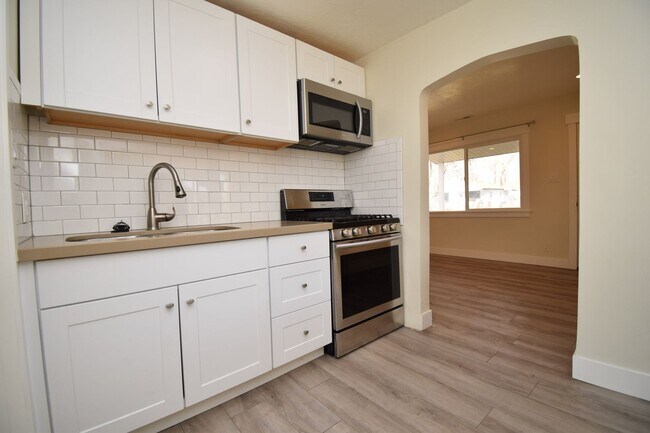 Building Photo - Beautiful 1 Bed 1 Bath Bungalow in West Valley!!!