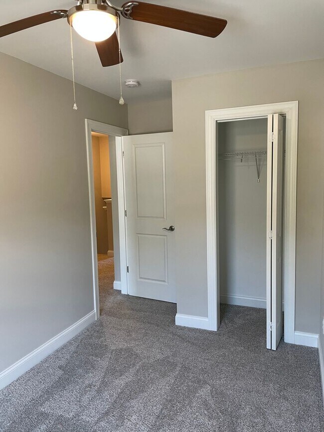 Building Photo - 3927 Newhall Dr NW