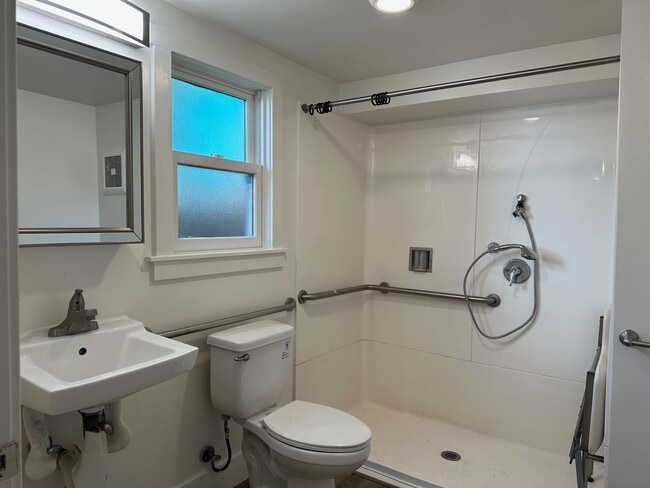 Building Photo - 305 U St