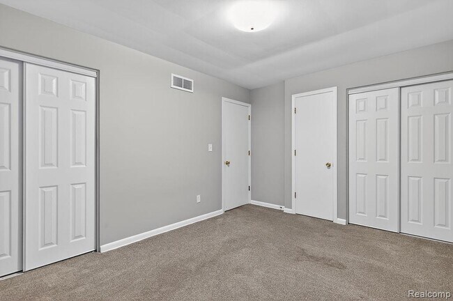 Building Photo - 126 Orchardale Dr