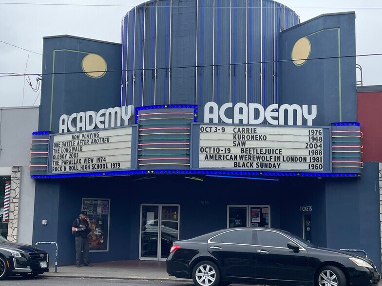 Building Photo - 833 SE 80th Ave