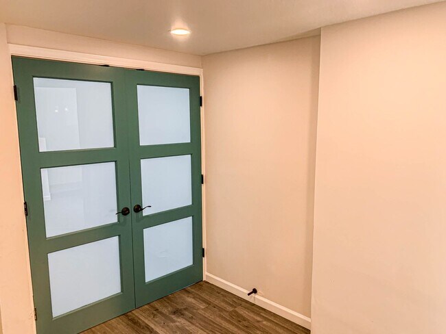 Building Photo - Spacious 4 bedroom house on a quiet North Ballard/Crown Hill  location