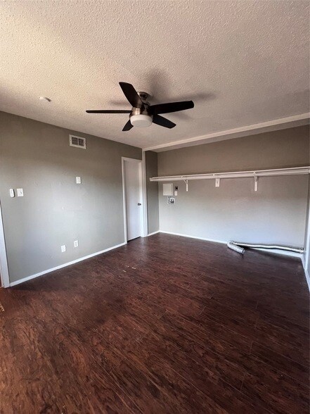 Building Photo - 5604 Boca Raton Blvd