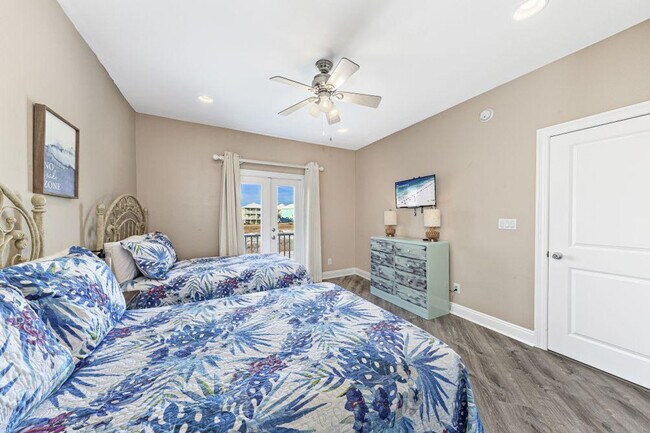 Building Photo - 243 Dune Dr