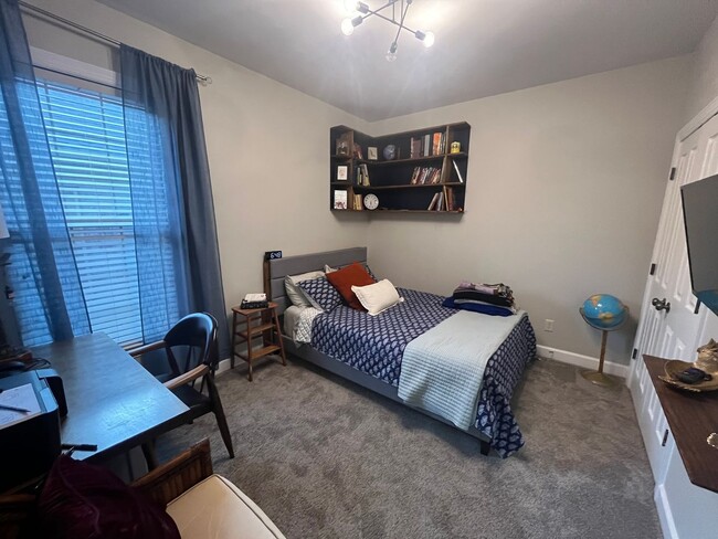 Building Photo - Beautiful 5 Bed 3 Bath Home! Fall 2026!