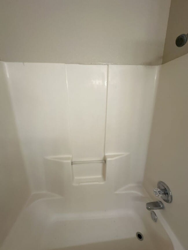 Building Photo - AVAILABLE NOW!