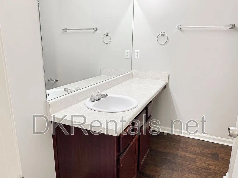 Building Photo - Room in Townhome on Stone Gate Way