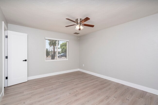 Building Photo - Central Phoenix Rental